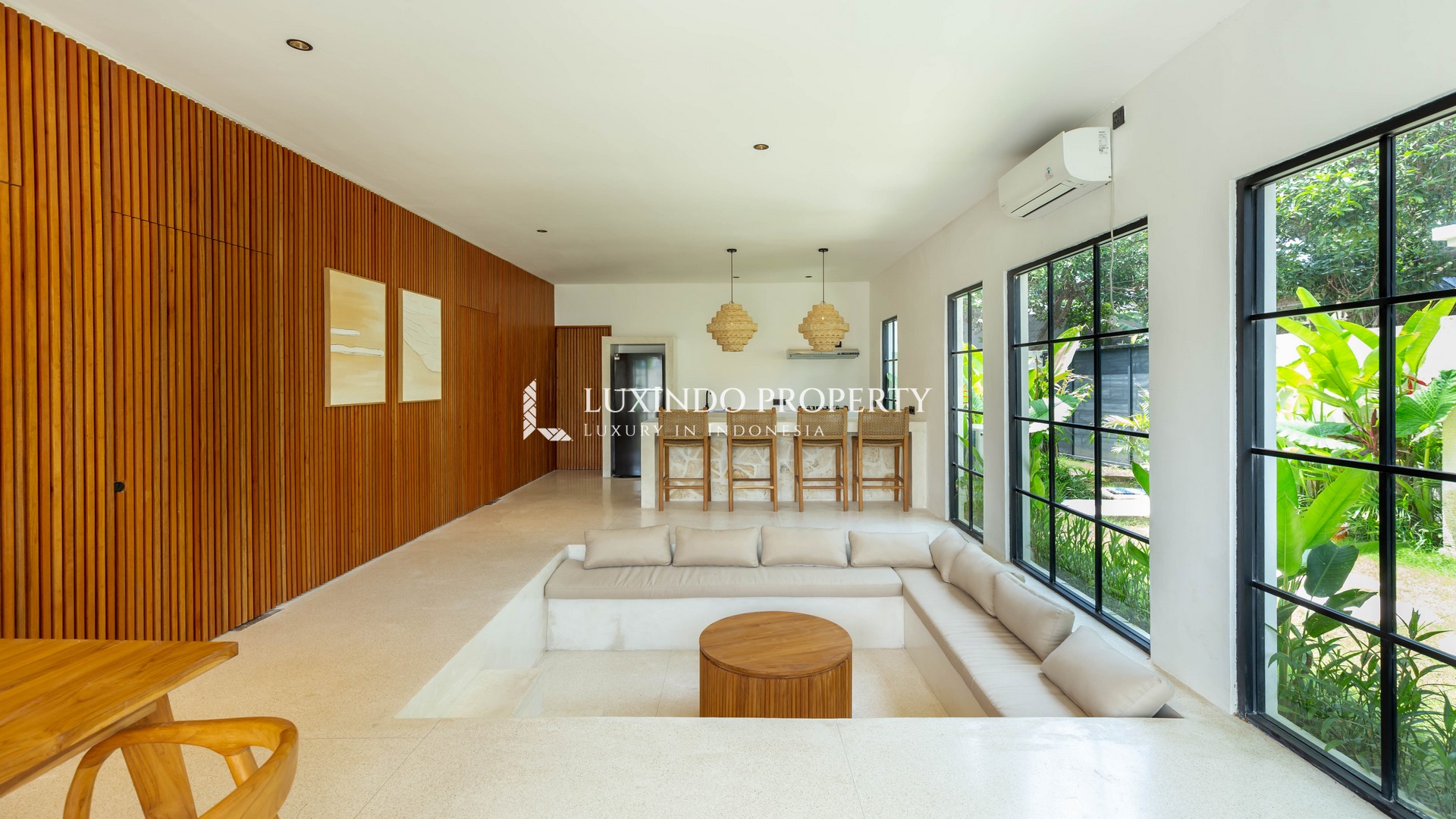 BALANGAN - MODERN 3-BEDROOM VILLA WITH WOODEN WARMTH (LHV887)